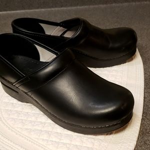 Dansko shoes, 39 or 8.5-9, black